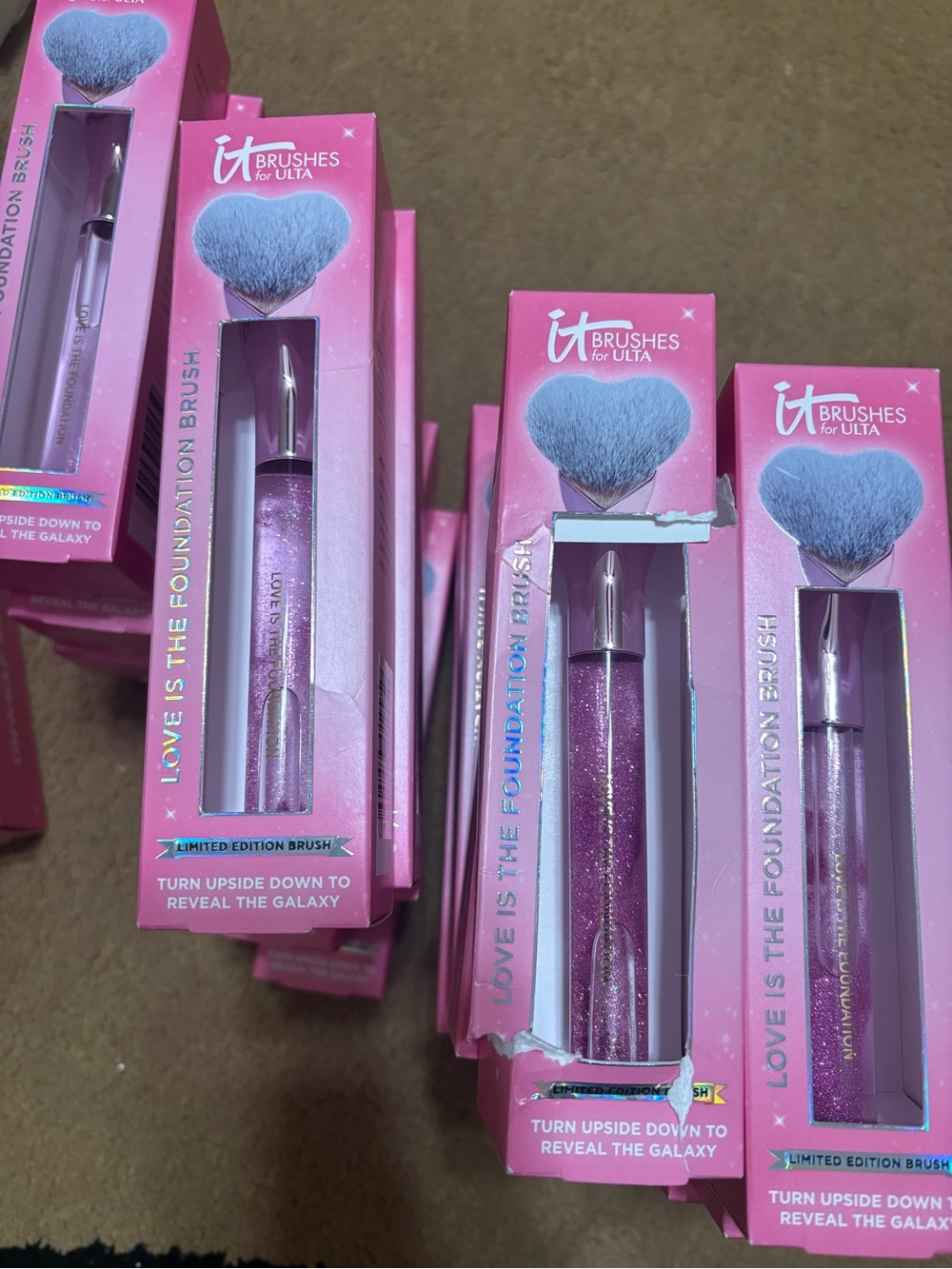 NIB IT Brushes limited addition Foundation Brush Heart Top price for 7 brushes!